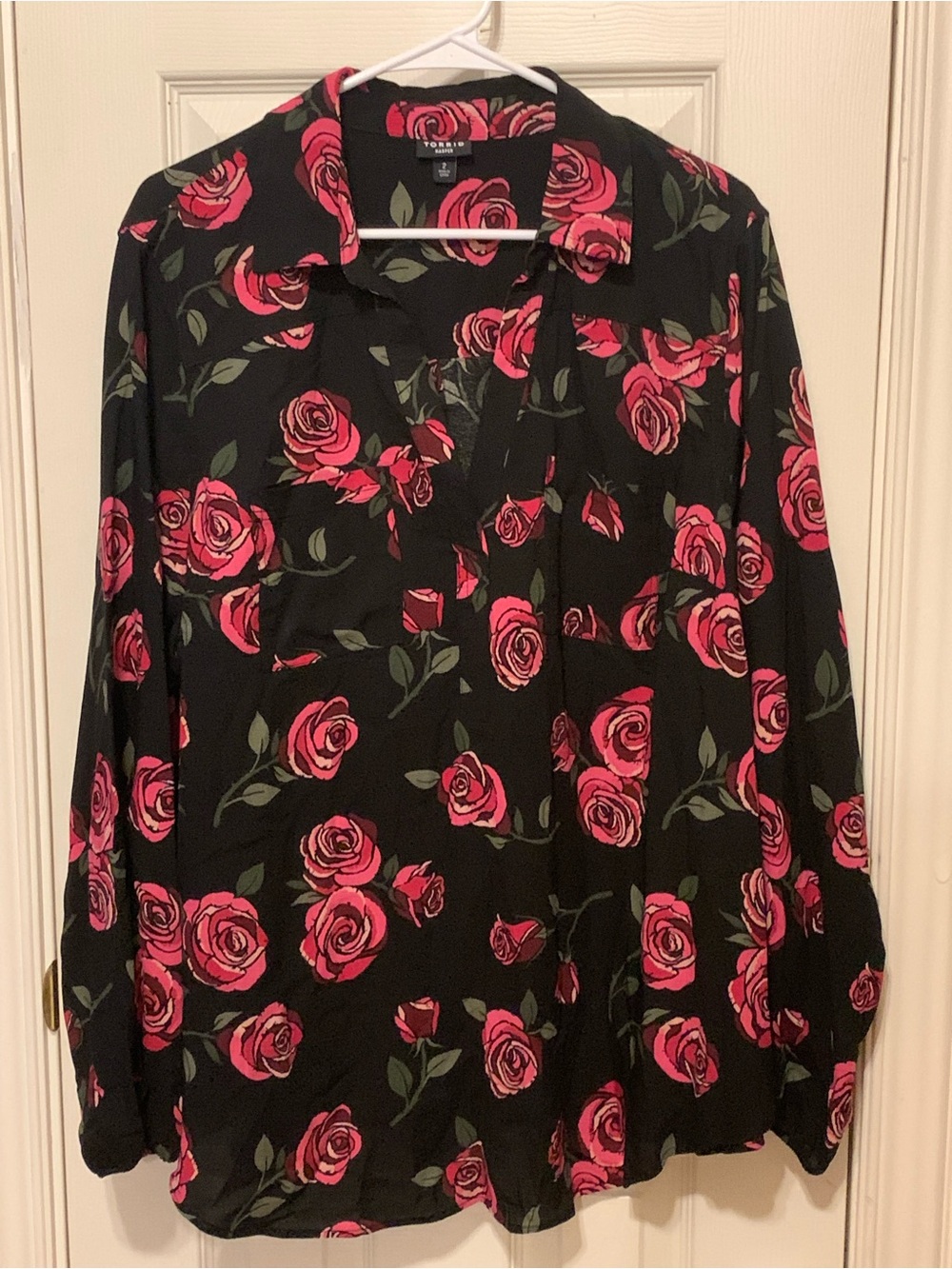 Beautiful Roses on this Torrid Harper Long Sleeve Top Size 2